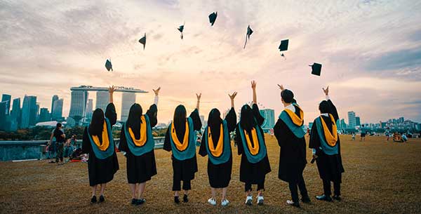 Green Grads: Your Eco-Friendly Graduation Party