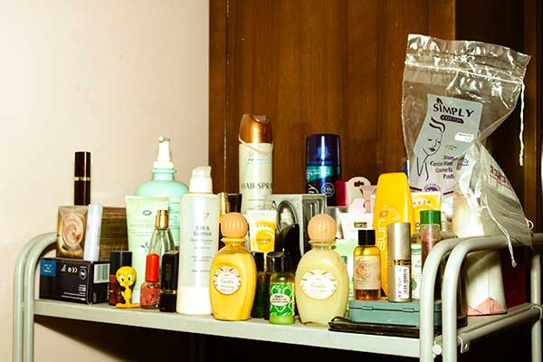 Tips for Simplifying and De-Cluttering This Spring